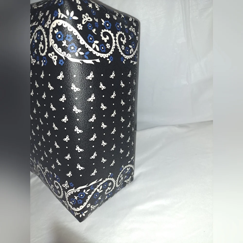 NWT🤍🖤💙🎀🎀 Coach Butterfly Bandana City Zip Tote